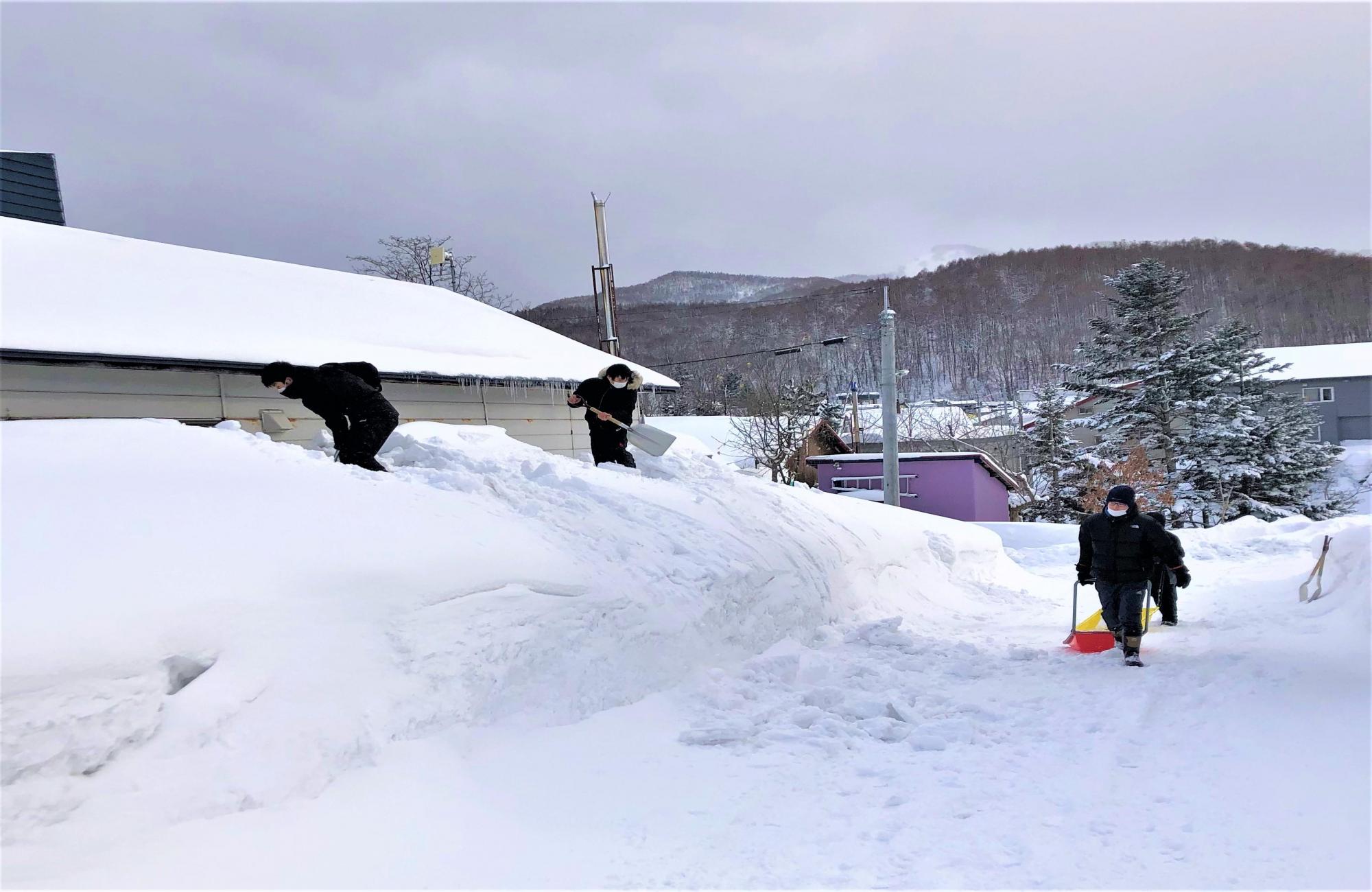 高校生除雪3.jpg